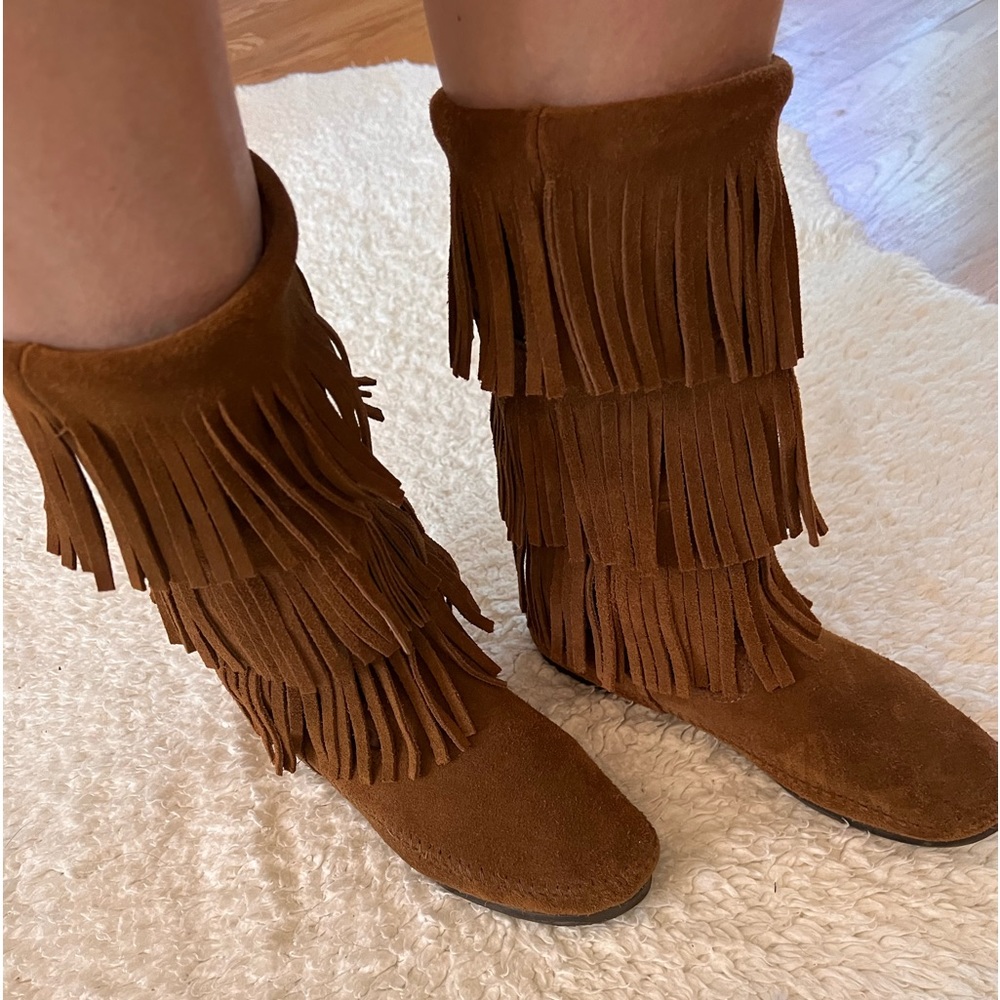 Minnetonka 3 Fringe Mocassin Boots sz 8